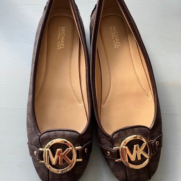 Michael Kors Signature Flats - Picture 2 of 6